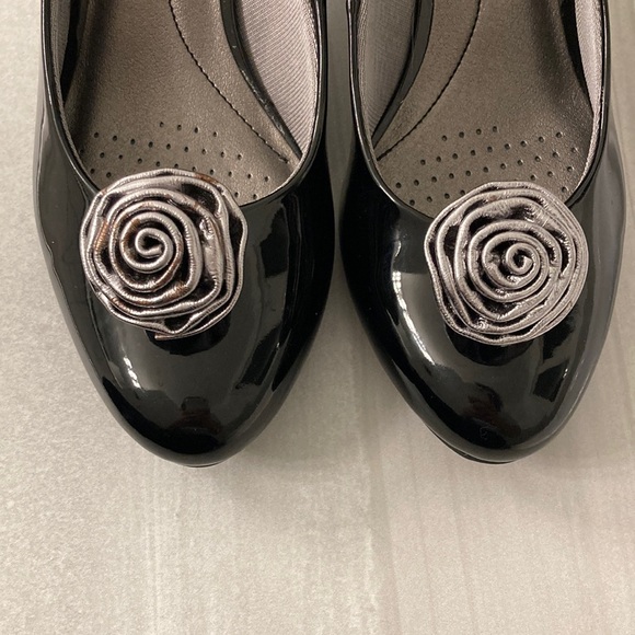 5/$100 🎀 Shoe bows - Picture 1 of 3